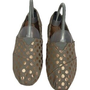 TOMS Drizzle Grey Rose Fold Polka Dot Slip On Comfort Shoes Woman’s SZ 7 Flats